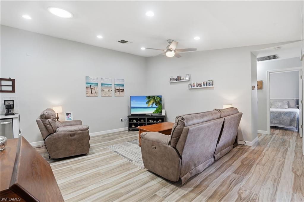 FOXMOOR LAKES - Residential