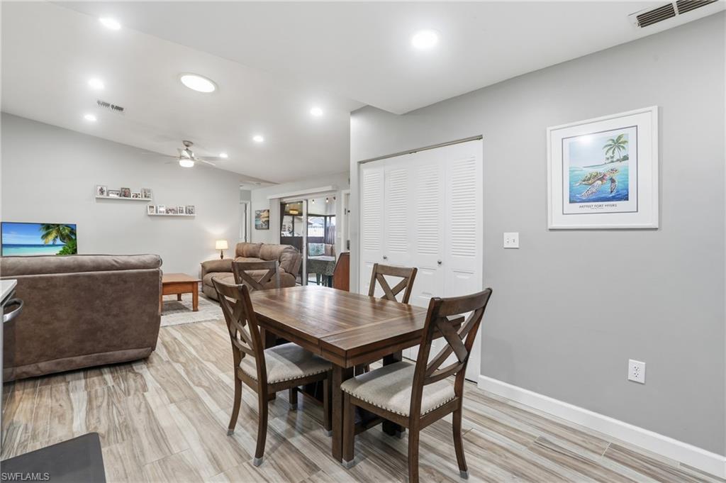 FOXMOOR LAKES - Residential