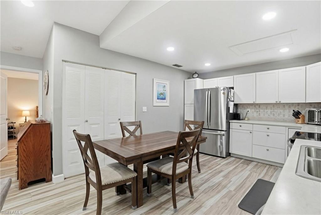 FOXMOOR LAKES - Residential