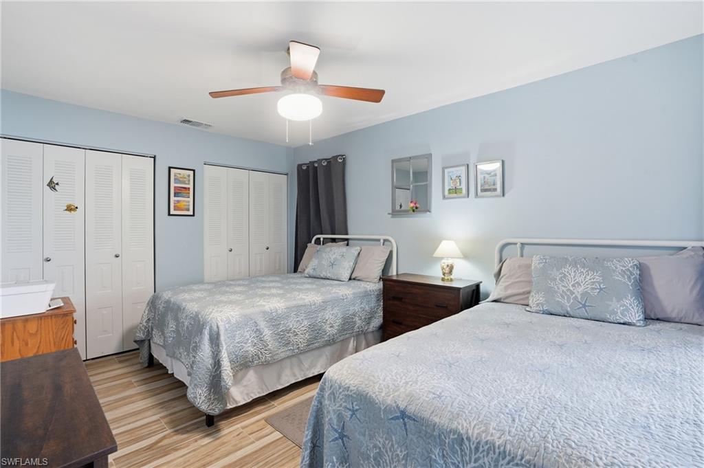 FOXMOOR LAKES - Residential