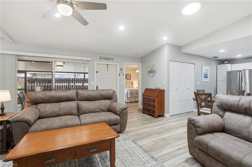 FOXMOOR LAKES - Residential