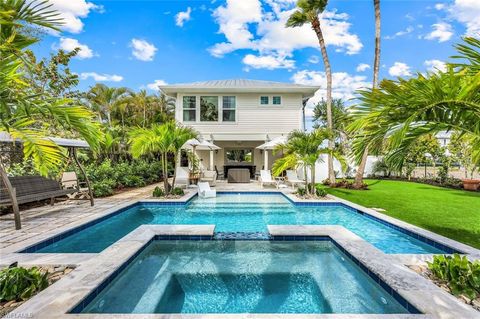 1437 Sandpiper ST NAPLES FL 34102