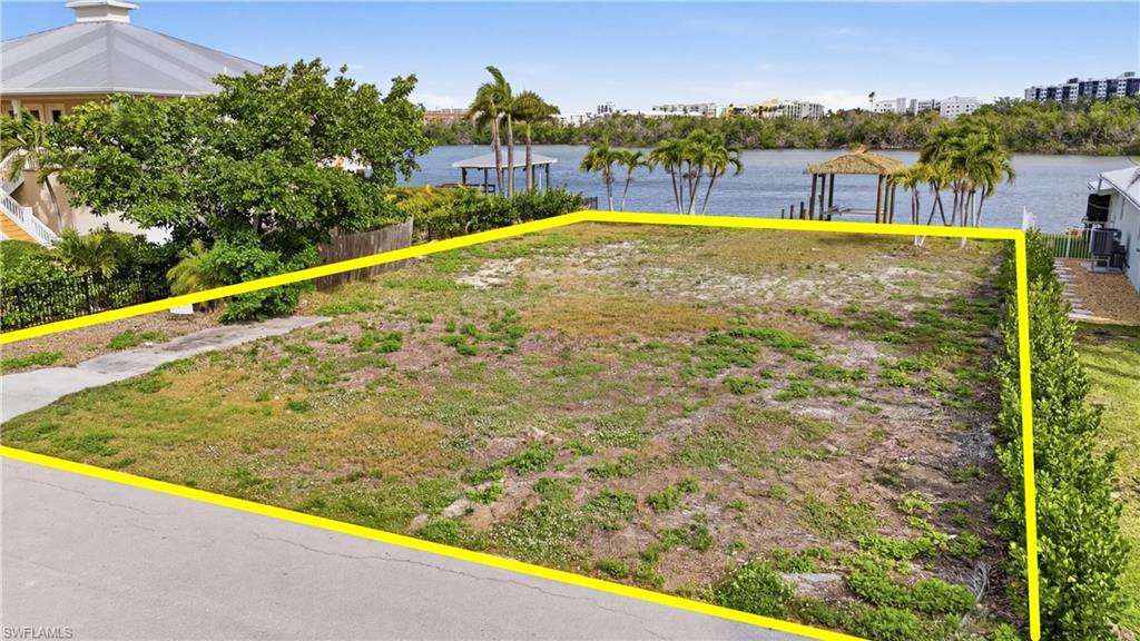 LAGUNA SHORES - Land