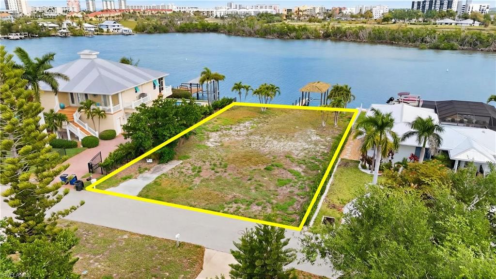 LAGUNA SHORES - Land