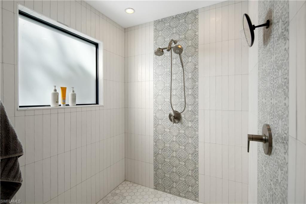 TALL PINES - Residential