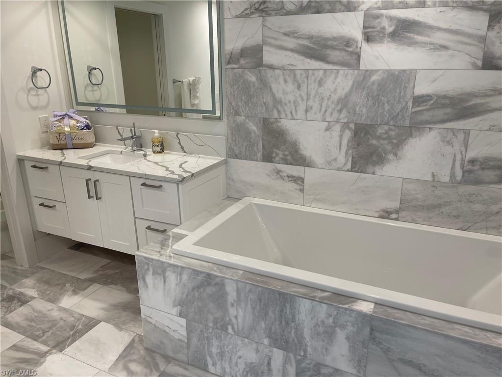 CARLYSLE AT BAY COLONY - Residential