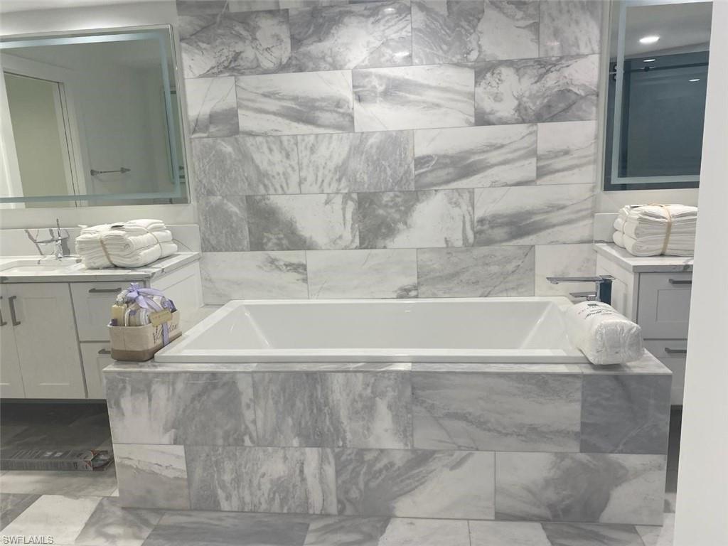 CARLYSLE AT BAY COLONY - Residential