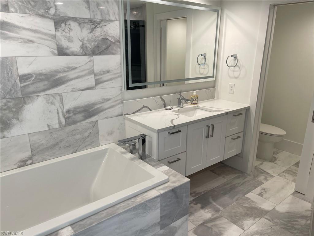 CARLYSLE AT BAY COLONY - Residential