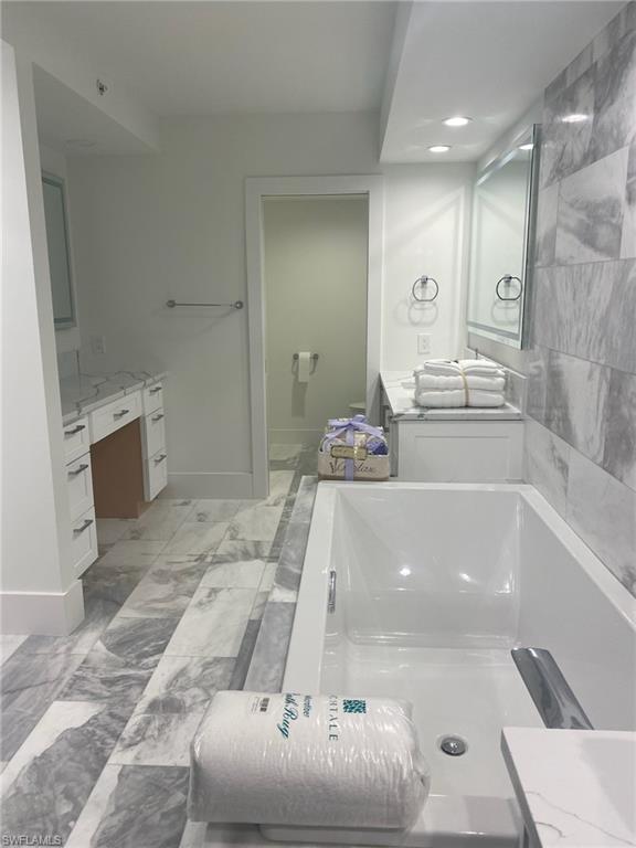 CARLYSLE AT BAY COLONY - Residential