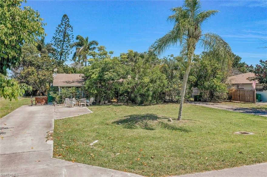 Rare Double Lot in Prime Naples Park Location!
Don’t miss this exceptional opportunity to own a 100x135 double lot in one of Naples’ most sought-after neighborhoods! Perfectly located west of US-41, this oversized property is just minutes from the sugar-white sands of Vanderbilt Beach and the breathtaking Delnor-Wiggins Pass State Park.
Enjoy the best of North Naples living—walk or bike to Mercato, Whole Foods, and a variety of trendy restaurants, boutiques, and nightlife options.
Build your custom coastal dream home on this expansive lot offering endless possibilities—ample room for a luxurious residence, resort-style pool, and spacious outdoor living area. With no HOA fees or rental restrictions, this property provides incredible flexibility for both end-users and investors.
Opportunities like this—an oversized lot in a premier west-of-41 location—are increasingly rare. Act fast to secure your piece of paradise!