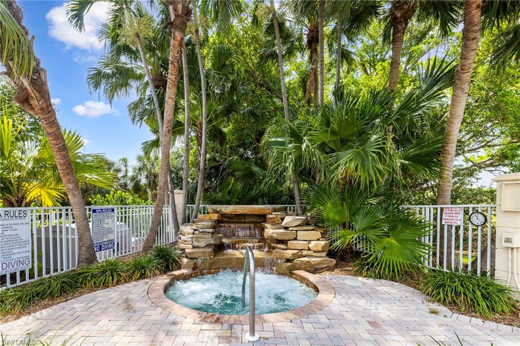 FAIRWAY VILLAS - Residential