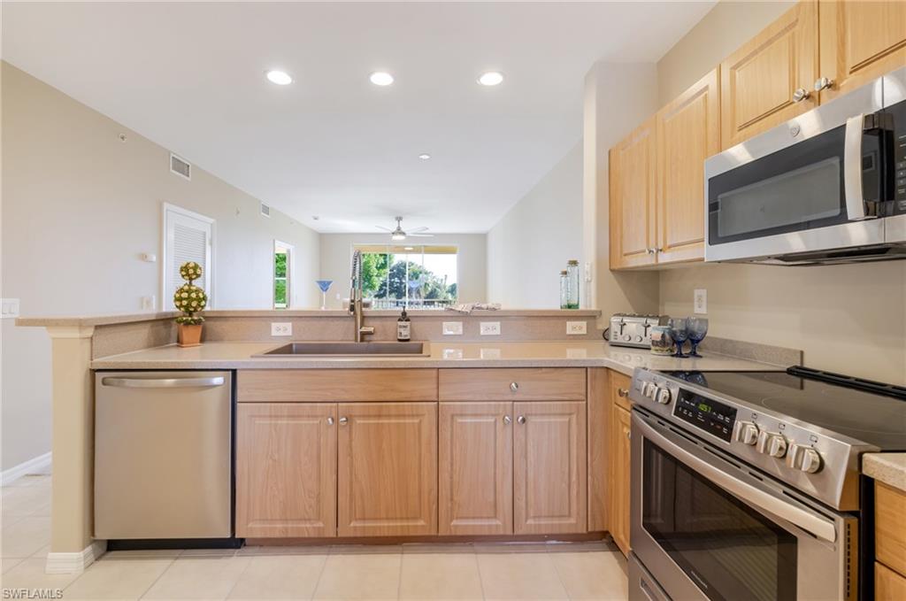 FAIRWAY VILLAS - Residential