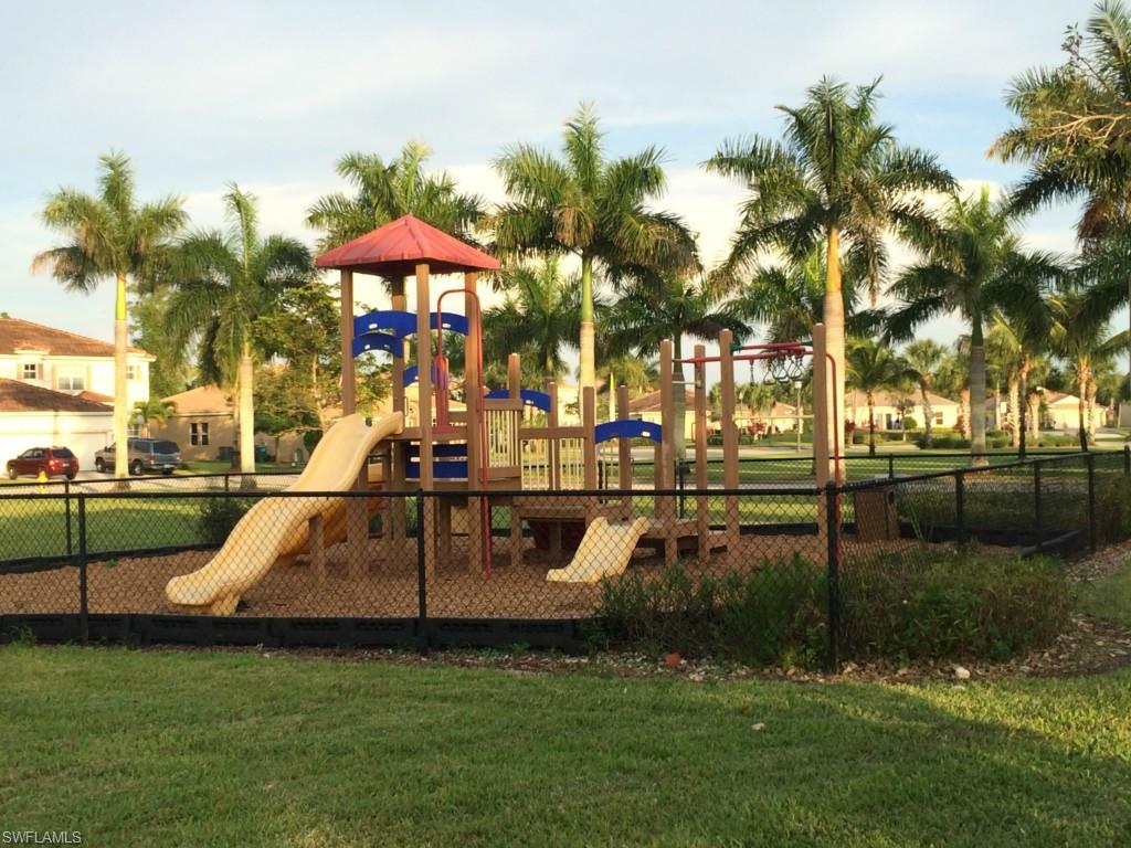 CORAL LAKES - Residential