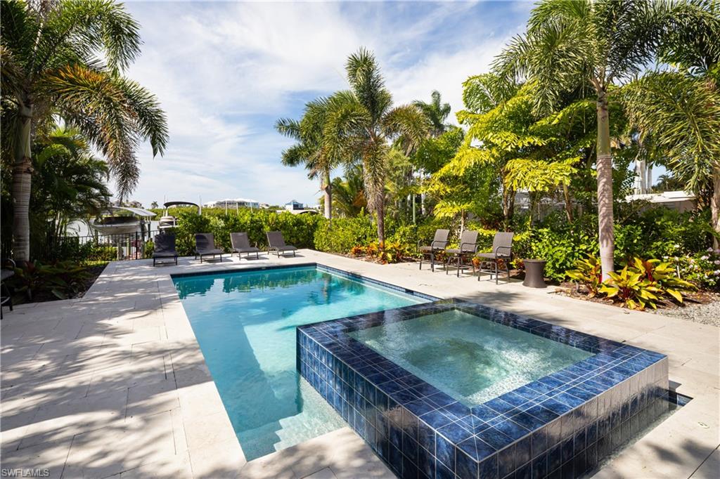 CAROLANDS - Residential