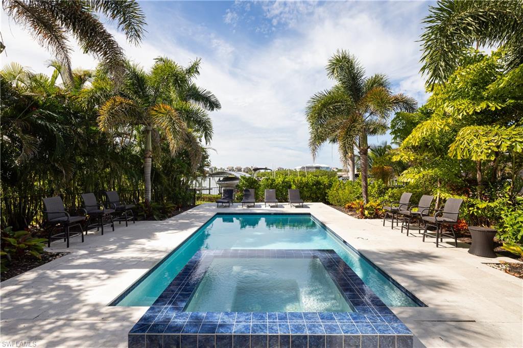 CAROLANDS - Residential