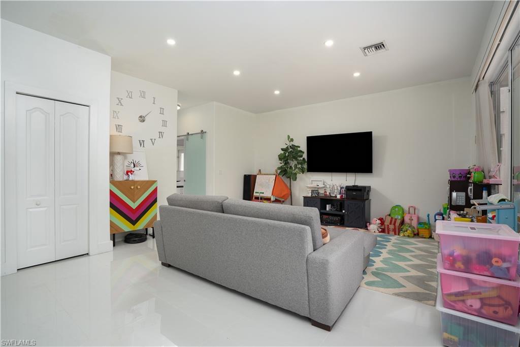 LAUREL LAKES - Residential