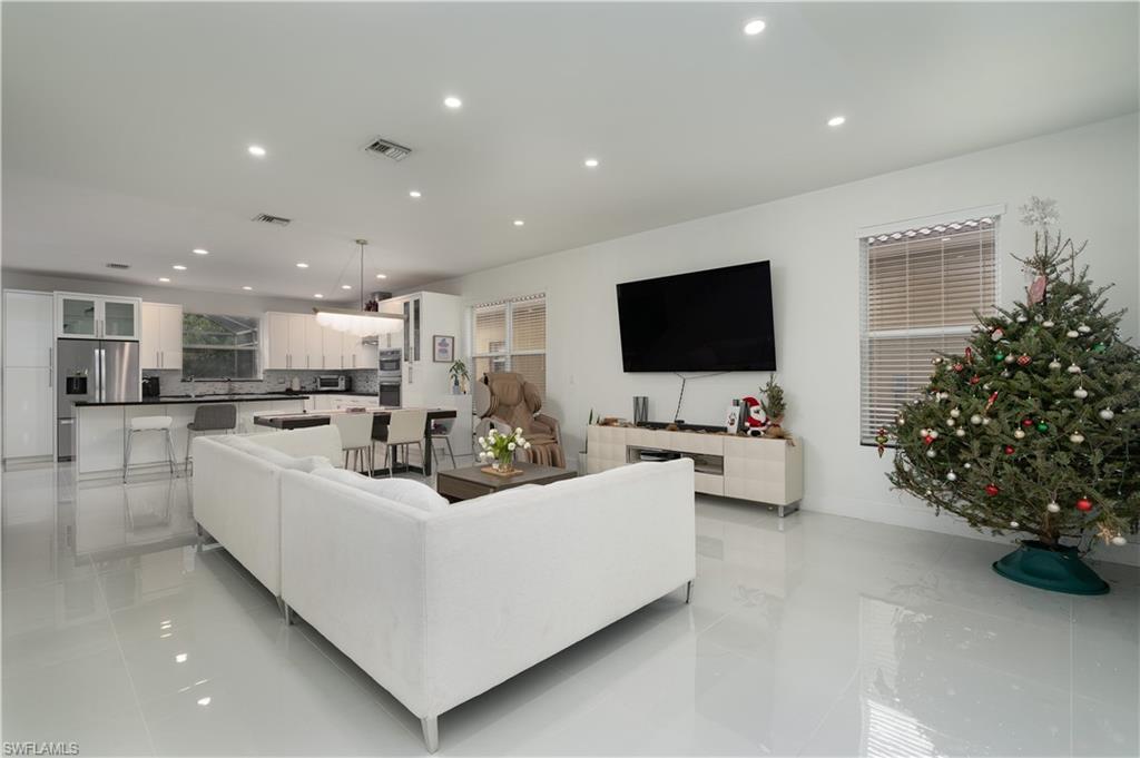 LAUREL LAKES - Residential