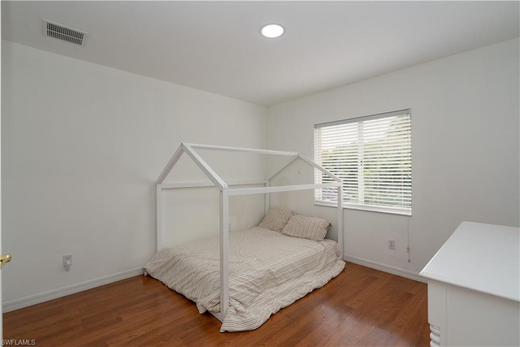 LAUREL LAKES - Residential