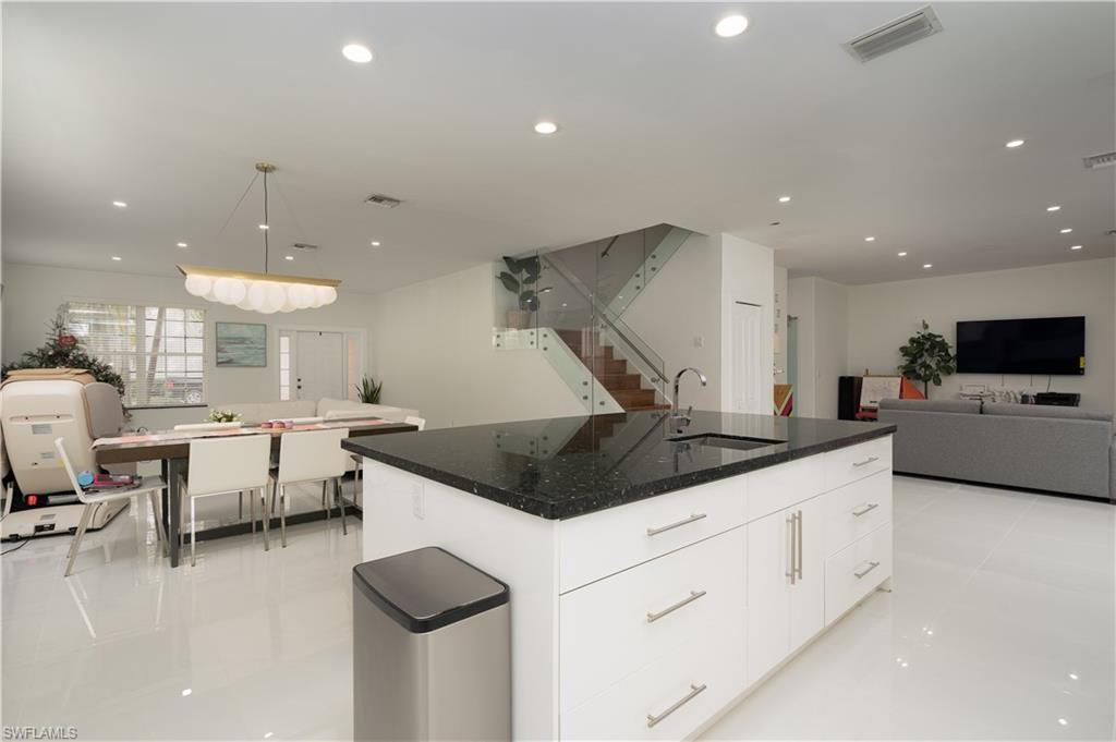 LAUREL LAKES - Residential