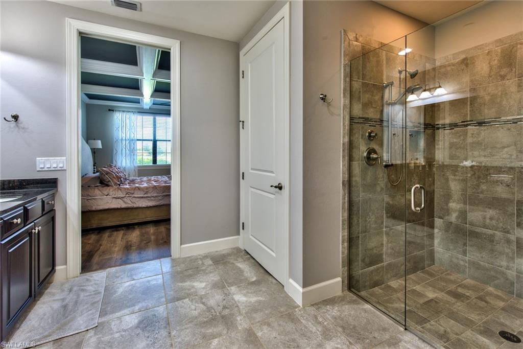 ESPLANADE - Residential Lease