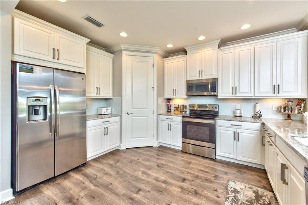 ESPLANADE - Residential Lease