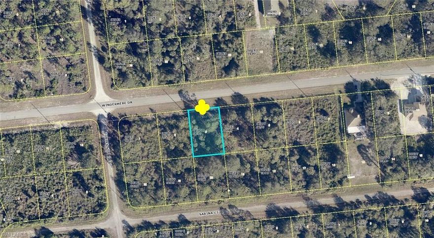 Unlock the potential of this premium vacant land, designated for single-family residential use in the thriving Greenbriar community. Surrounded by progress and new constructions, your investment aligns seamlessly with this flourishing neighborhood. No restrictions, no HOA fees – experience the freedom to shape your architectural dreams without limitations. Your vision, your future, begins here. Hurry before it's gone!