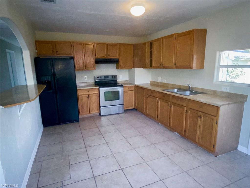 NAPLES MANOR - Residential