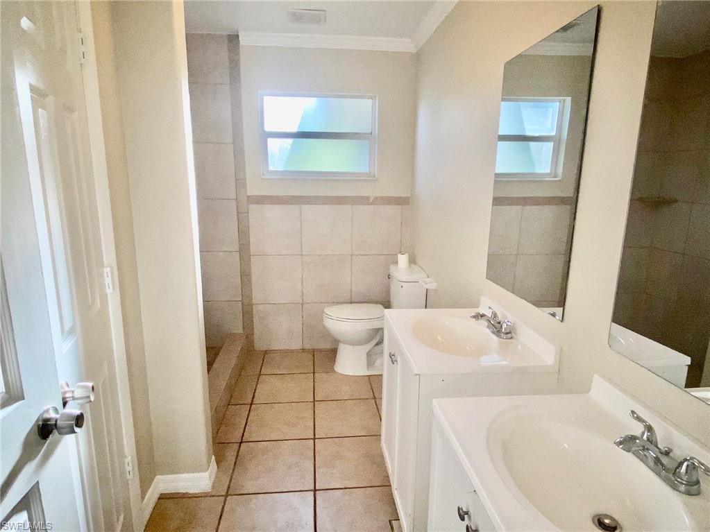 NAPLES MANOR - Residential