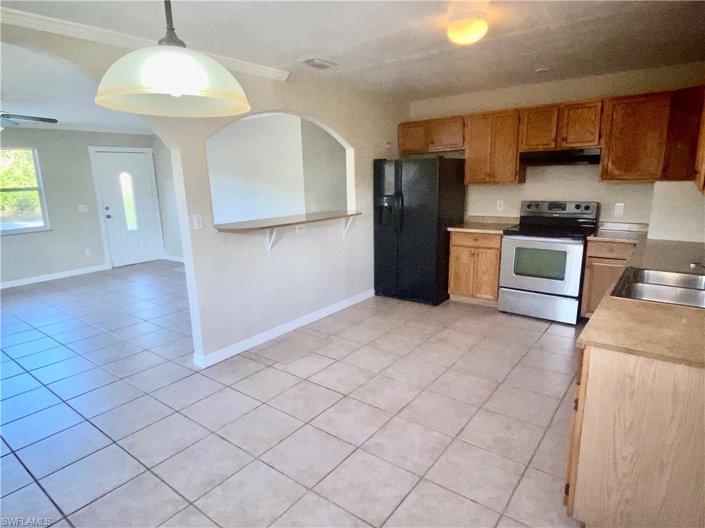 NAPLES MANOR - Residential