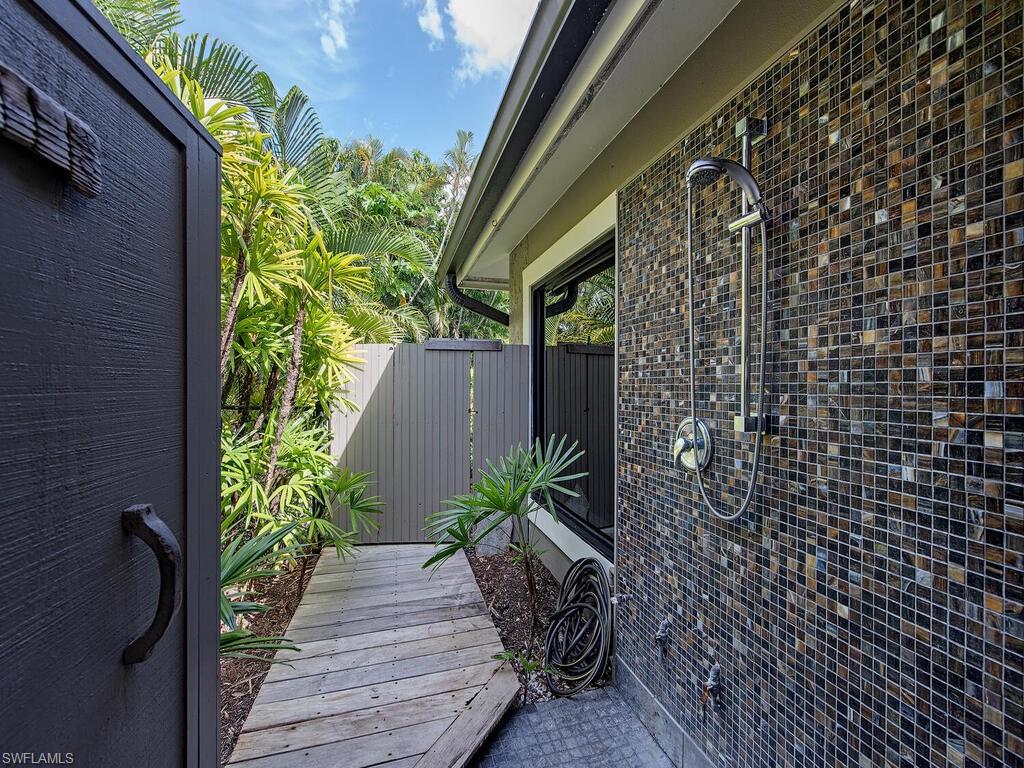 MARCO BEACH - Residential