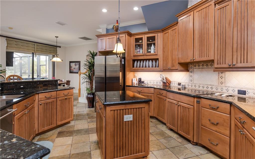 COUNTRY CLUB - Residential