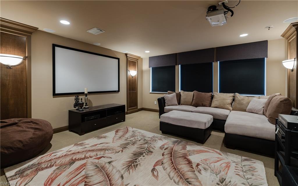 COUNTRY CLUB - Residential