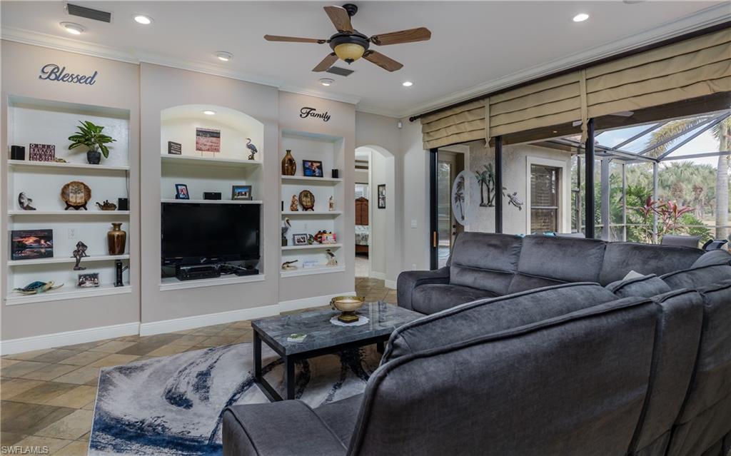 COUNTRY CLUB - Residential