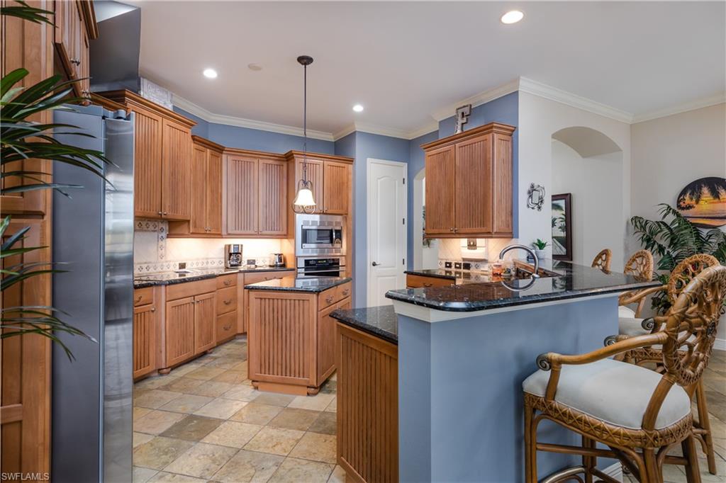 COUNTRY CLUB - Residential