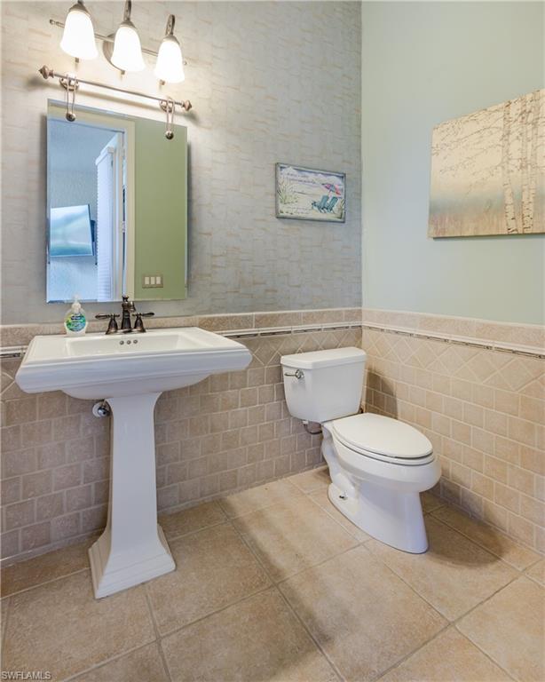 COUNTRY CLUB - Residential