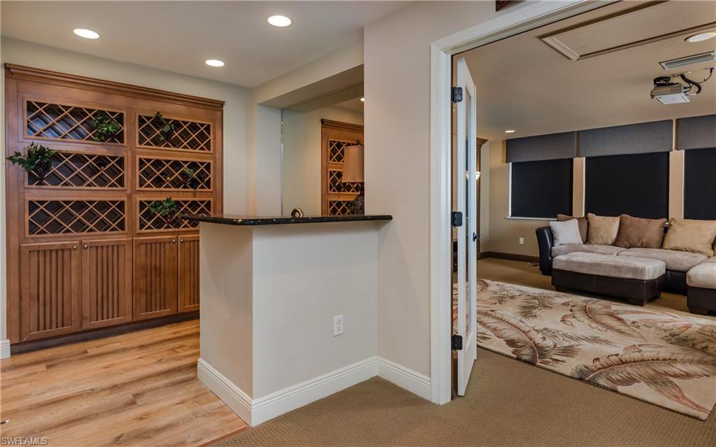 COUNTRY CLUB - Residential