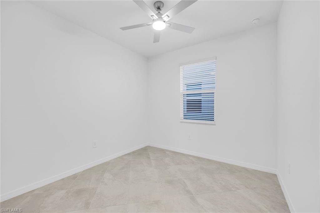 HAMPTON LAKES - Residential