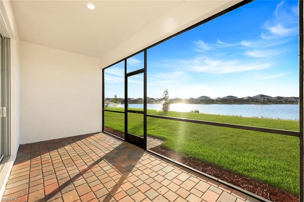 HAMPTON LAKES - Residential