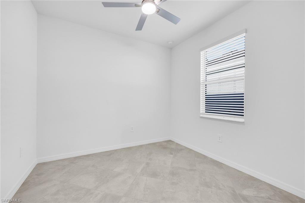 HAMPTON LAKES - Residential