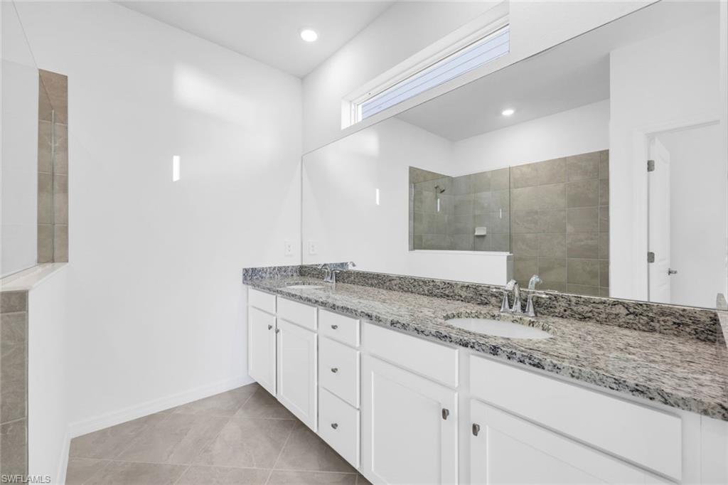 HAMPTON LAKES - Residential