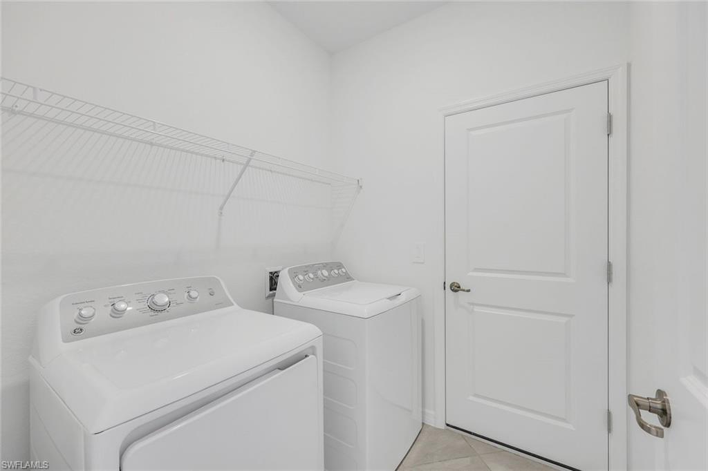 HAMPTON LAKES - Residential