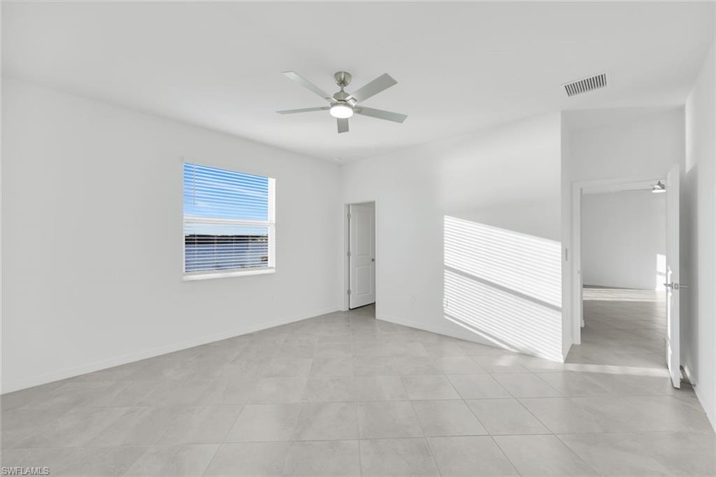 HAMPTON LAKES - Residential