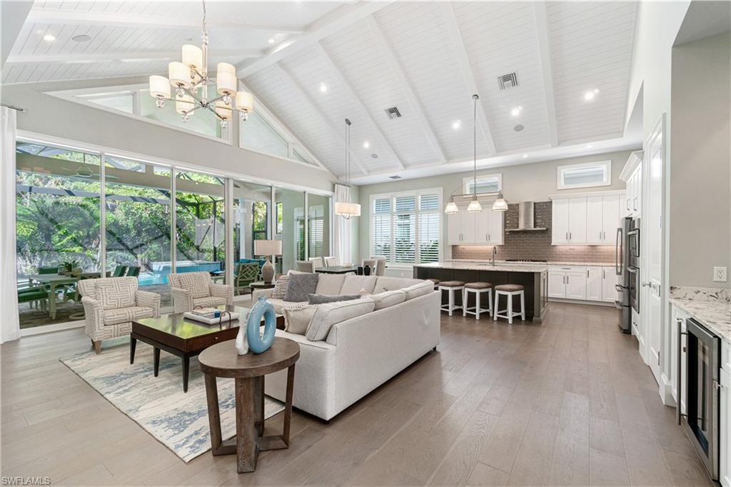 WINDWARD ISLE - Residential