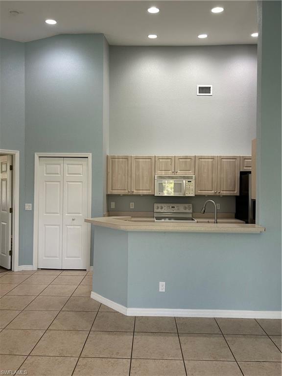 MIRROR LAKES - Residential Lease