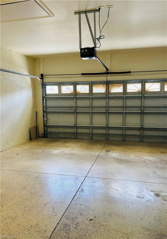 MIRROR LAKES - Residential Lease