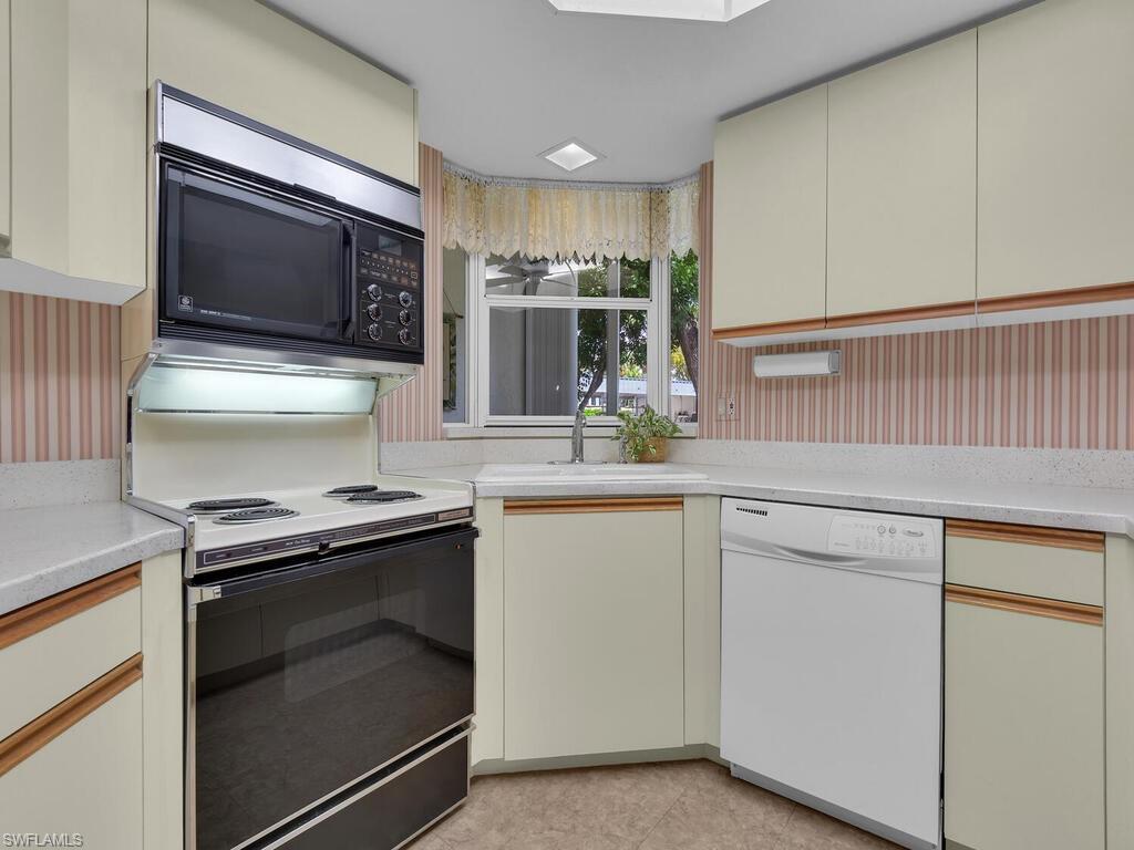 SEVEN OAKS - Residential