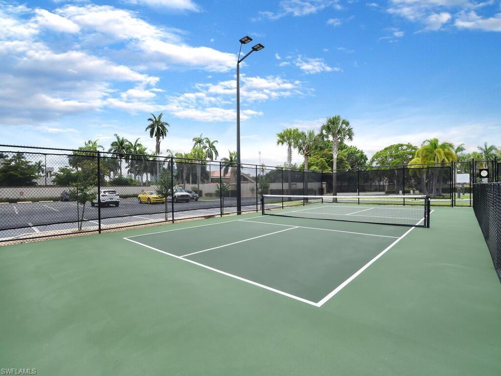 SEVEN OAKS - Residential