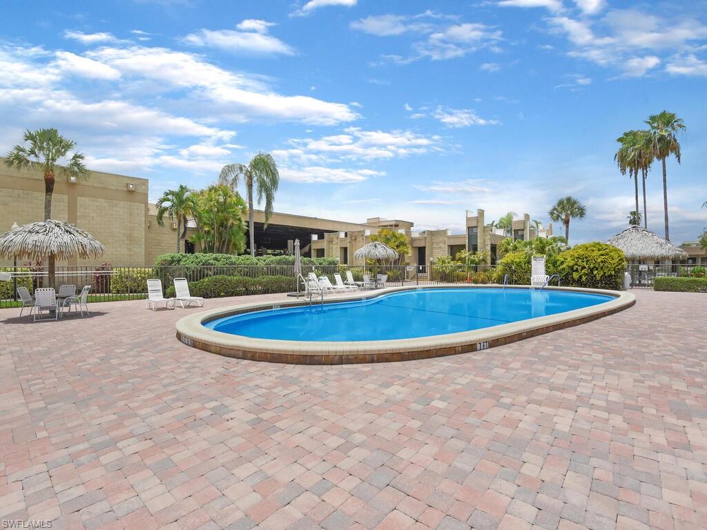 SEVEN OAKS - Residential