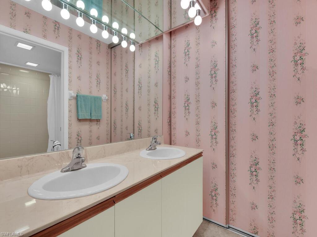 SEVEN OAKS - Residential