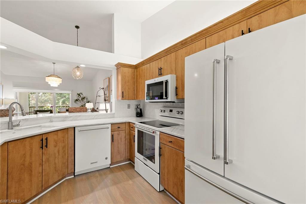 LAUREL OAKS AT PELICAN BAY - Residential